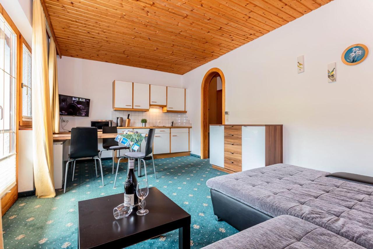 Appartements Dreimaederlhaus มาริอาอาล์ม อัม ชไตเนอร์เนินเมียร์ ภายนอก รูปภาพ